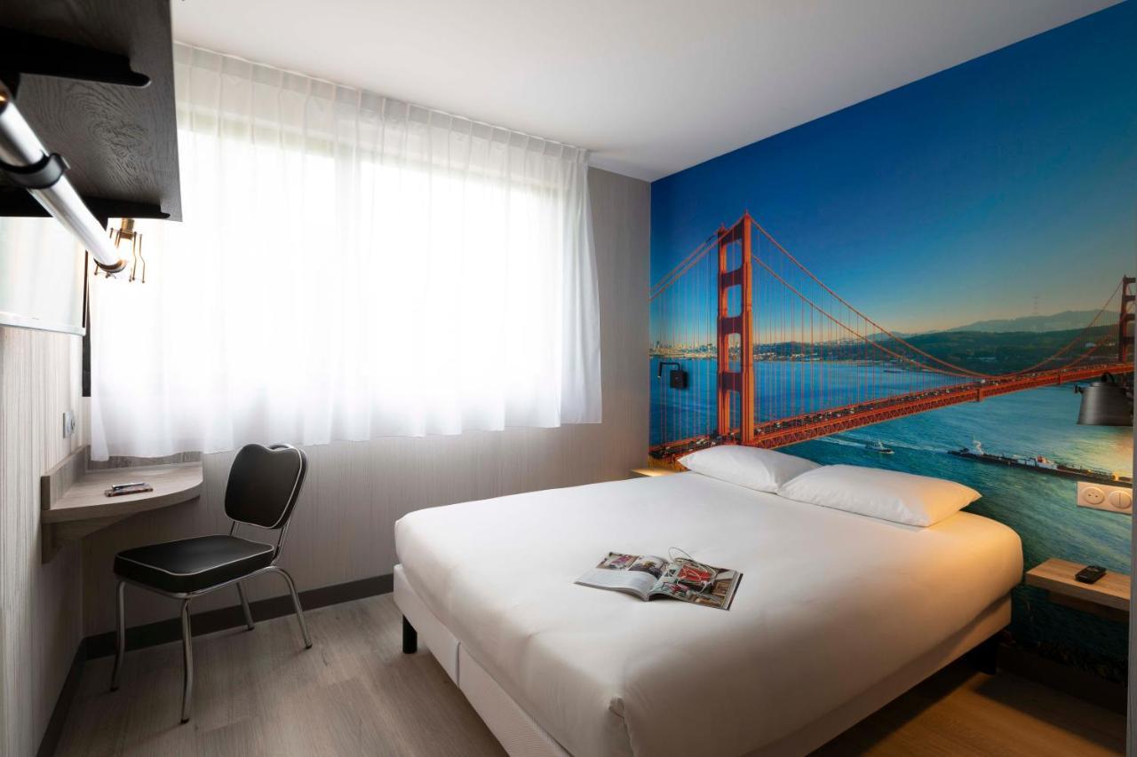 Break Hotel Виерзон Екстериор снимка