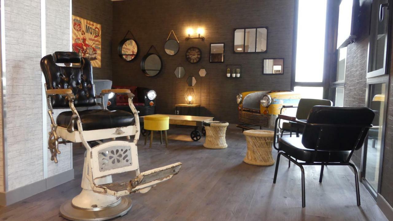 Break Hotel Виерзон Екстериор снимка