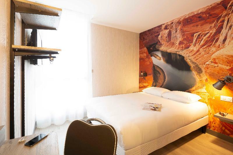Break Hotel Виерзон Екстериор снимка